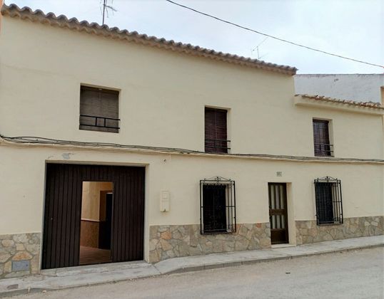Foto 2 de Casa adossada en venda a calle Casas de Ves de 6 habitacions i 274 m²