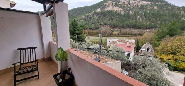 Foto 2 de Venta de casa en Alcalá del Júcar de 2 habitaciones con terraza y balcón