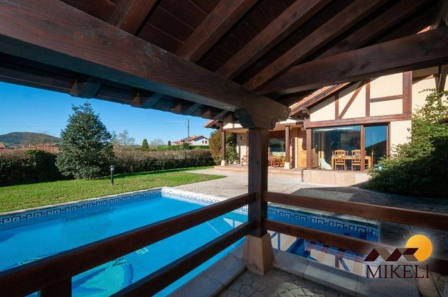 Foto 2 de Xalet en venda a barrio Las Escuelas de 4 habitacions amb terrassa i piscina