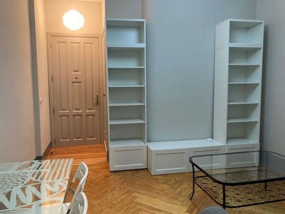Foto 2 de Alquiler de piso en calle Rosalía de Castro de 1 habitación con muebles y calefacción