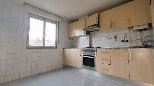 Foto 1 de Venta de piso en Bouzas - Coia de 4 habitaciones con terraza