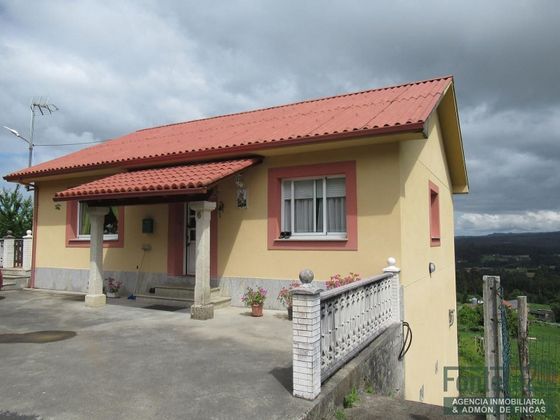 Foto 2 de Casa en venta en Irixoa de 3 habitaciones con terraza y garaje