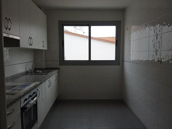Foto 2 de Pis en venda a Culleredo de 2 habitacions amb garatge i calefacció