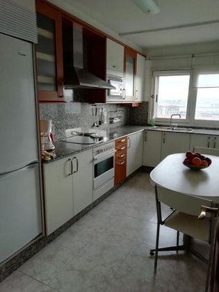 Foto 2 de Alquiler de piso en Riazor - Los Rosales de 2 habitaciones con muebles y ascensor