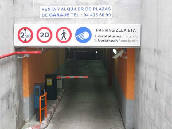 Foto 1 de Alquiler de garaje en plaza Zalaieta de 16 m²