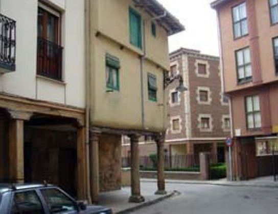 Foto 2 de Venta de casa adosada en calle Tobalina de 3 habitaciones y 333 m²