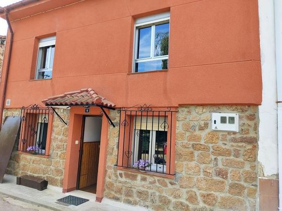 Foto 1 de Casa adosada en venta en Salinas de Pisuerga de 3 habitaciones con calefacción