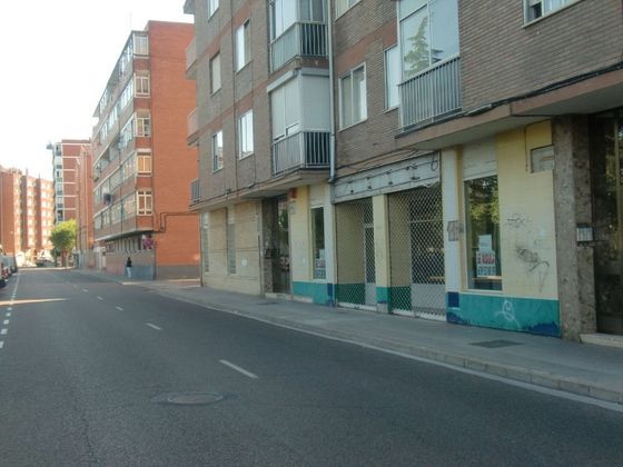 Foto 1 de Local en lloguer a calle Tello Tellez de Meneses de 700 m²