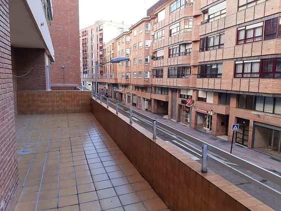 Foto 2 de Pis en venda a Campo de la Juventud de 4 habitacions amb terrassa i garatge