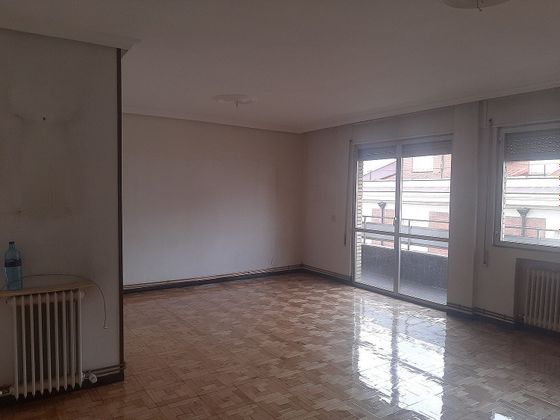Foto 2 de Pis en venda a Centro - Palencia de 4 habitacions amb balcó i calefacció