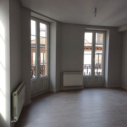 Foto 1 de Pis en venda a Centro - Palencia de 3 habitacions amb balcó i calefacció