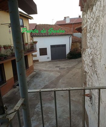 Foto 2 de Venta de casa rural en Becedas de 4 habitaciones con balcón