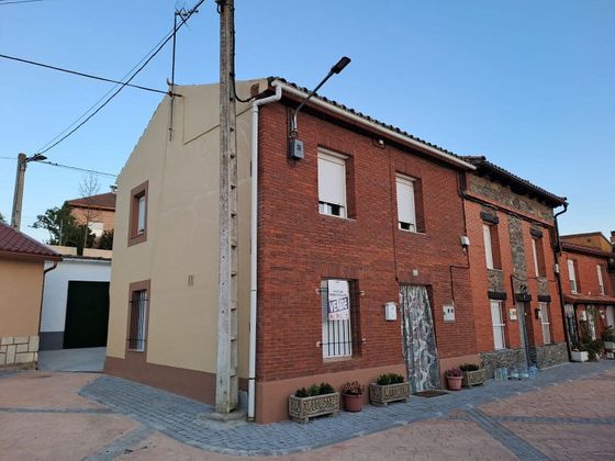 Foto 1 de Xalet en venda a calle Nueva de 4 habitacions amb garatge i calefacció