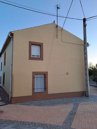 Foto 2 de Xalet en venda a calle Nueva de 4 habitacions amb garatge i calefacció