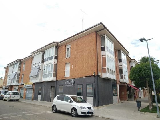 Foto 1 de Piso en venta en calle Hortelanos de 3 habitaciones con terraza y balcón