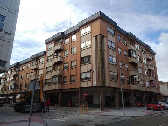 Foto 1 de Pis en venda a calle Gutierrez Mellado de 3 habitacions amb terrassa i garatge