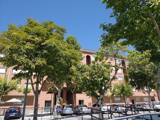 Foto 2 de Venta de piso en calle Valladolid de 3 habitaciones con piscina y jardín