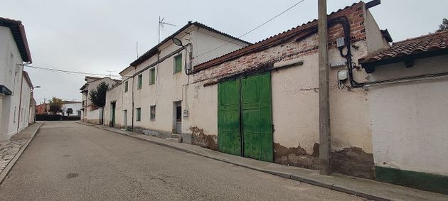 Foto 1 de Xalet en venda a calle León de 4 habitacions amb terrassa i garatge