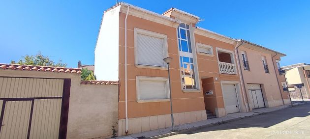 Foto 1 de Xalet en venda a calle Saturnino Abuín de 4 habitacions amb terrassa i piscina