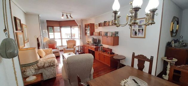 Foto 2 de Pis en venda a Numancia - San Fernando de 3 habitacions amb garatge i calefacció
