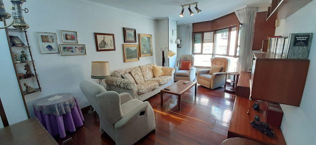 Foto 2 de Pis en venda a Numancia - San Fernando de 3 habitacions amb garatge i calefacció