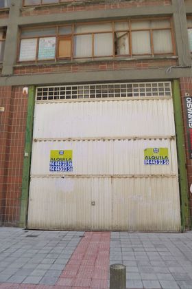 Foto 1 de Local en lloguer a calle Jaén de 170 m²