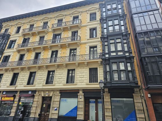 Foto 2 de Pis en venda a Barrio de Abando de 3 habitacions amb balcó i calefacció