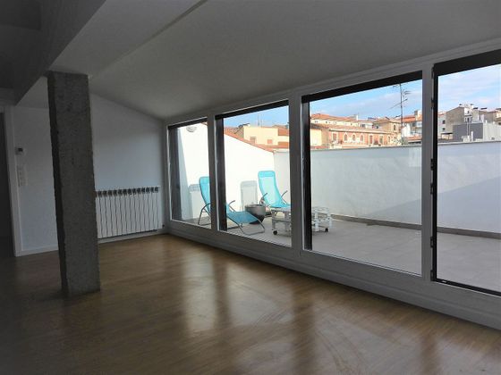 Foto 2 de Àtic en lloguer a Ensanche de 2 habitacions amb terrassa i balcó