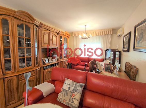 Foto 2 de Casa adossada en venda a Valdepeñas de 3 habitacions amb terrassa i garatge