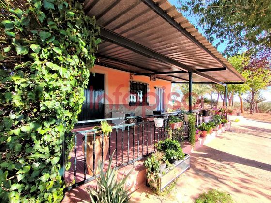 Foto 2 de Casa rural en venta en Valdepeñas de 3 habitaciones con terraza y piscina