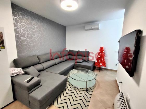 Foto 2 de Piso en venta en Valdepeñas de 3 habitaciones con terraza y muebles