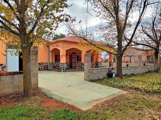 Foto 1 de Casa rural en venta en Valdepeñas de 2 habitaciones con terraza y garaje