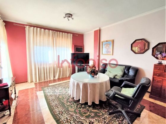 Foto 2 de Pis en venda a Valdepeñas de 4 habitacions amb terrassa i aire acondicionat