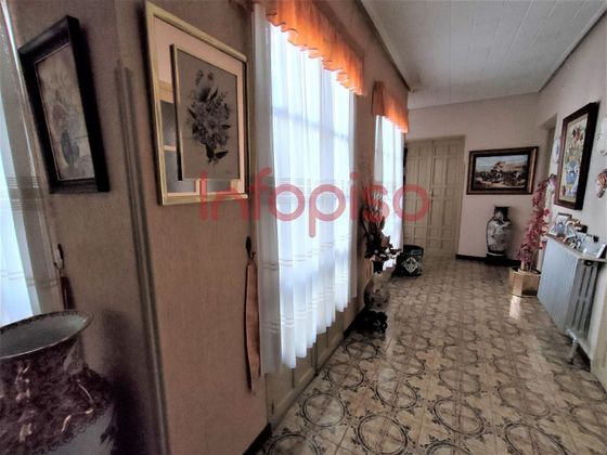 Foto 2 de Casa en venta en Valdepeñas de 6 habitaciones con garaje y aire acondicionado