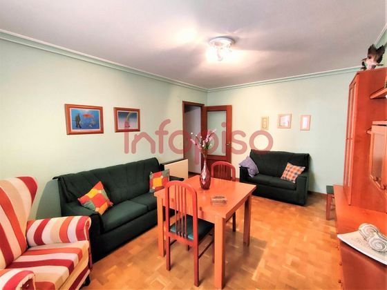 Foto 2 de Venta de piso en Santa María de 2 habitaciones con muebles y aire acondicionado