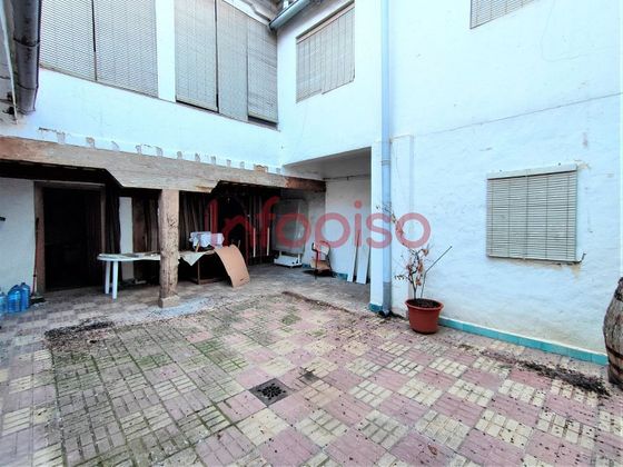 Foto 2 de Casa en venta en Valdepeñas de 4 habitaciones con terraza y garaje