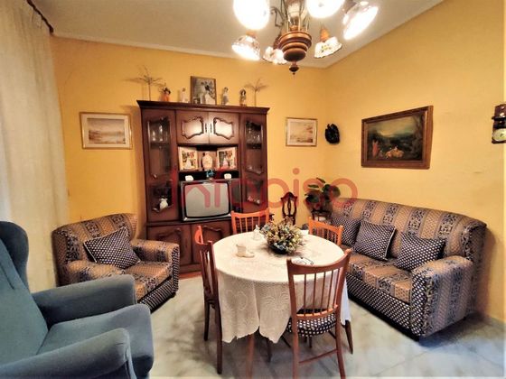 Foto 2 de Casa en venta en Valdepeñas de 3 habitaciones con terraza y muebles