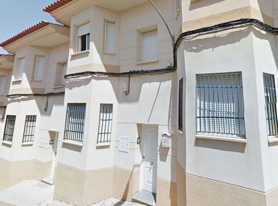 Foto 1 de Casa adosada en venta en Valdepeñas de 3 habitaciones con terraza y garaje