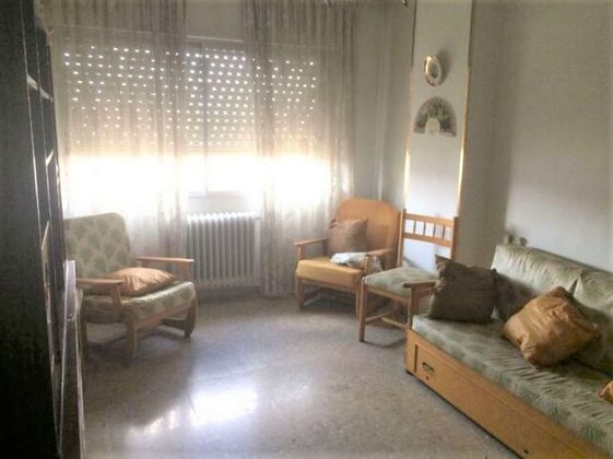 Foto 2 de Pis en venda a Valdepeñas de 4 habitacions amb terrassa i garatge
