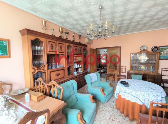 Foto 2 de Casa en venda a Valdepeñas de 4 habitacions amb terrassa i mobles