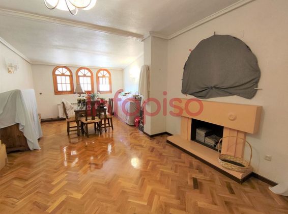 Foto 1 de Pis en venda a Valdepeñas de 4 habitacions amb terrassa i mobles