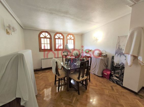 Foto 2 de Pis en venda a Valdepeñas de 4 habitacions amb terrassa i mobles