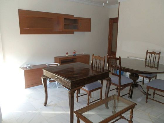Foto 2 de Pis en venda a Valdepeñas de 2 habitacions amb mobles i balcó
