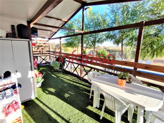 Foto 2 de Casa en venta en Valdepeñas de 2 habitaciones con terraza y piscina