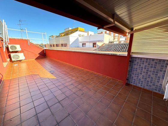 Foto 2 de Casa en venda a Valdepeñas de 5 habitacions amb terrassa i garatge