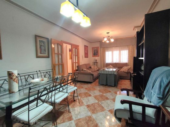 Foto 1 de Casa en venta en Valdepeñas de 4 habitaciones con terraza y garaje