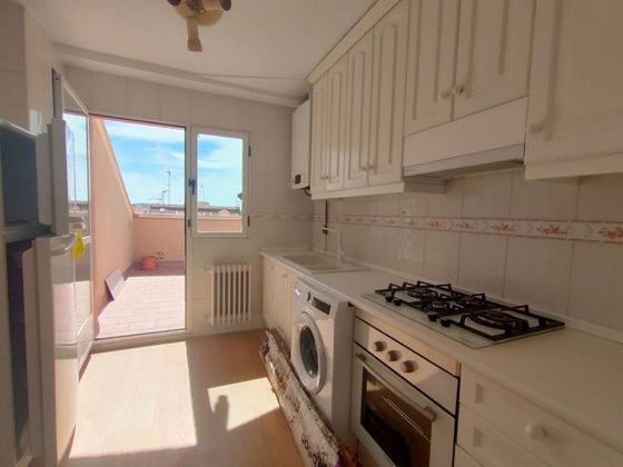 Foto 2 de Ático en venta en Valdepeñas de 3 habitaciones con terraza y calefacción