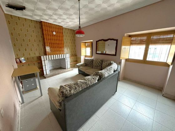 Foto 1 de Casa en venta en Valdepeñas de 6 habitaciones con terraza