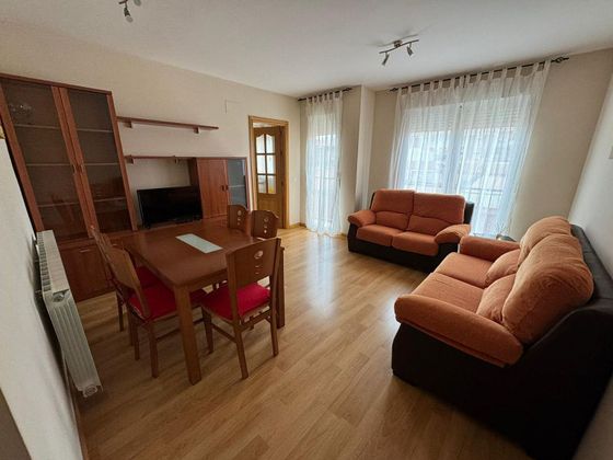 Foto 1 de Pis en lloguer a Valdepeñas de 2 habitacions amb terrassa i mobles