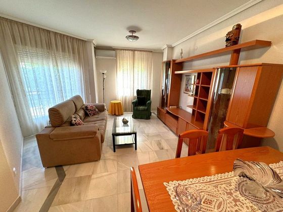 Foto 2 de Piso en alquiler en Valdepeñas de 2 habitaciones con terraza y muebles